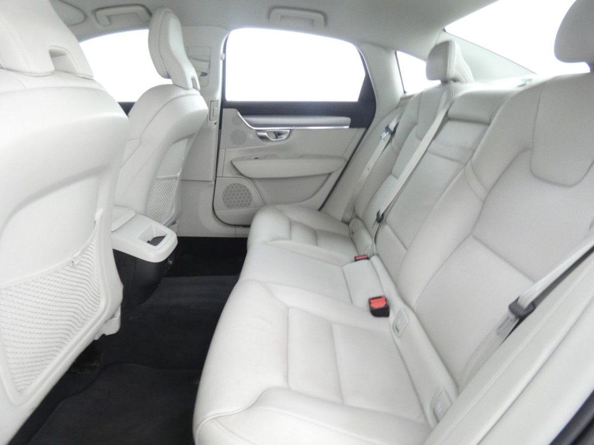 VOLVO S90 2.0 T4 MOMENTUM PLUS 4D 188 BHP - 2019 - £16,990