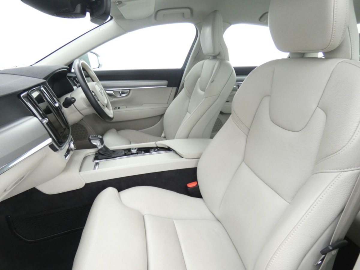 VOLVO S90 2.0 T4 MOMENTUM PLUS 4D 188 BHP - 2019 - £16,990