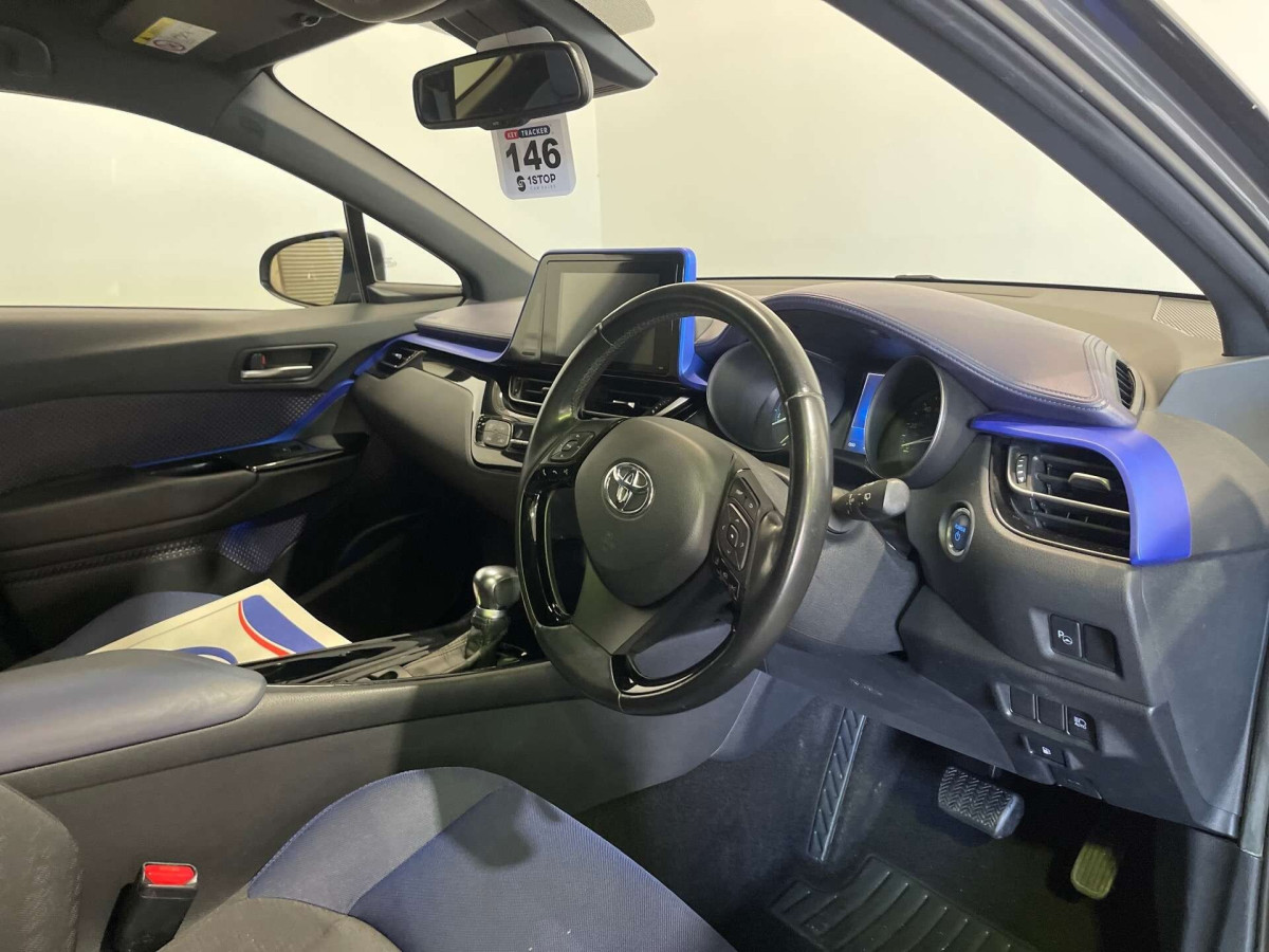 TOYOTA C-HR 2017 (17) 1.8 VVT-H DYNAMIC SUV 5DR PETROL HYBRID CVT EURO 6 (S/S) (122 PS) - 2017 - £13,500