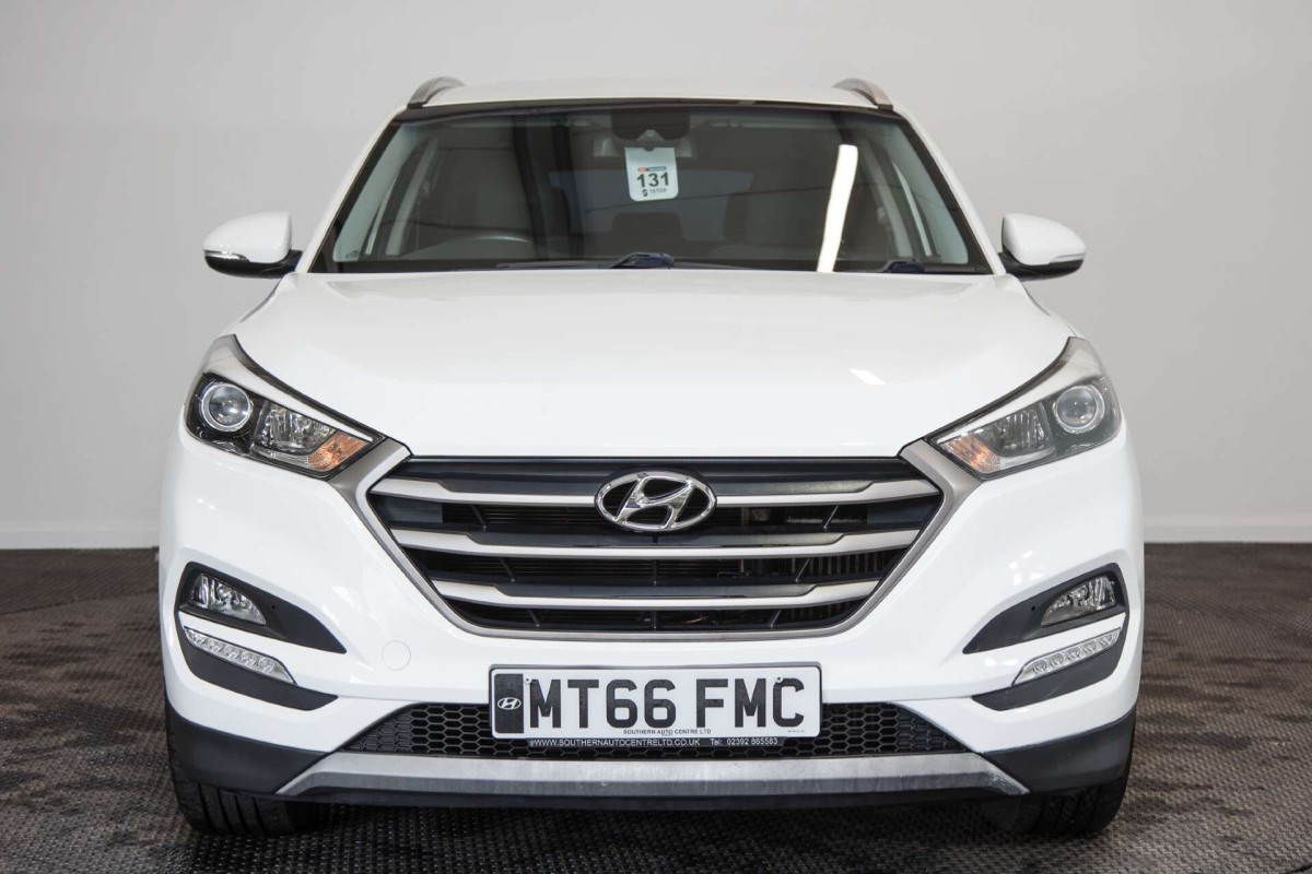 HYUNDAI TUCSON 2016 (66) 1.7 CRDI BLUE DRIVE SE NAV SUV 5DR DIESEL MANUAL EURO 6 (S/S) (116 PS) - 2016 - £9,400