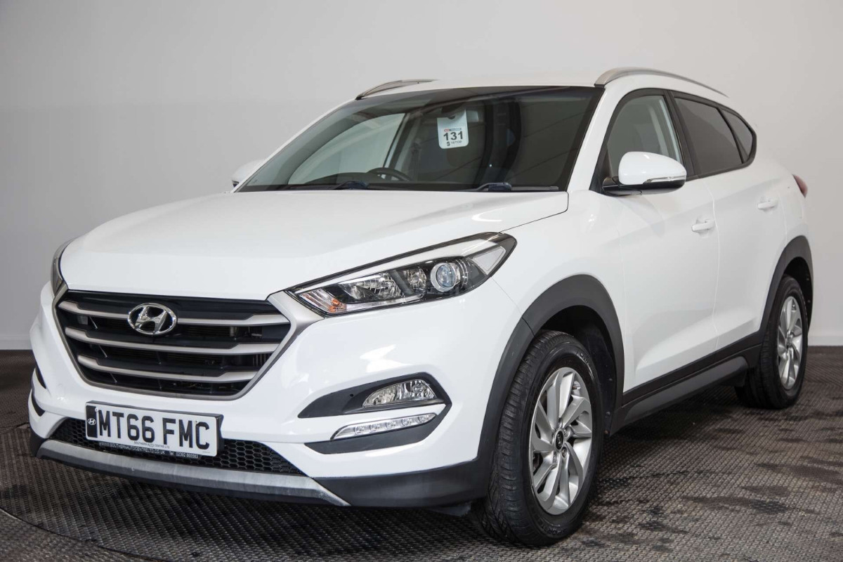 HYUNDAI TUCSON 2016 (66) 1.7 CRDI BLUE DRIVE SE NAV SUV 5DR DIESEL MANUAL EURO 6 (S/S) (116 PS) - 2016 - £9,400