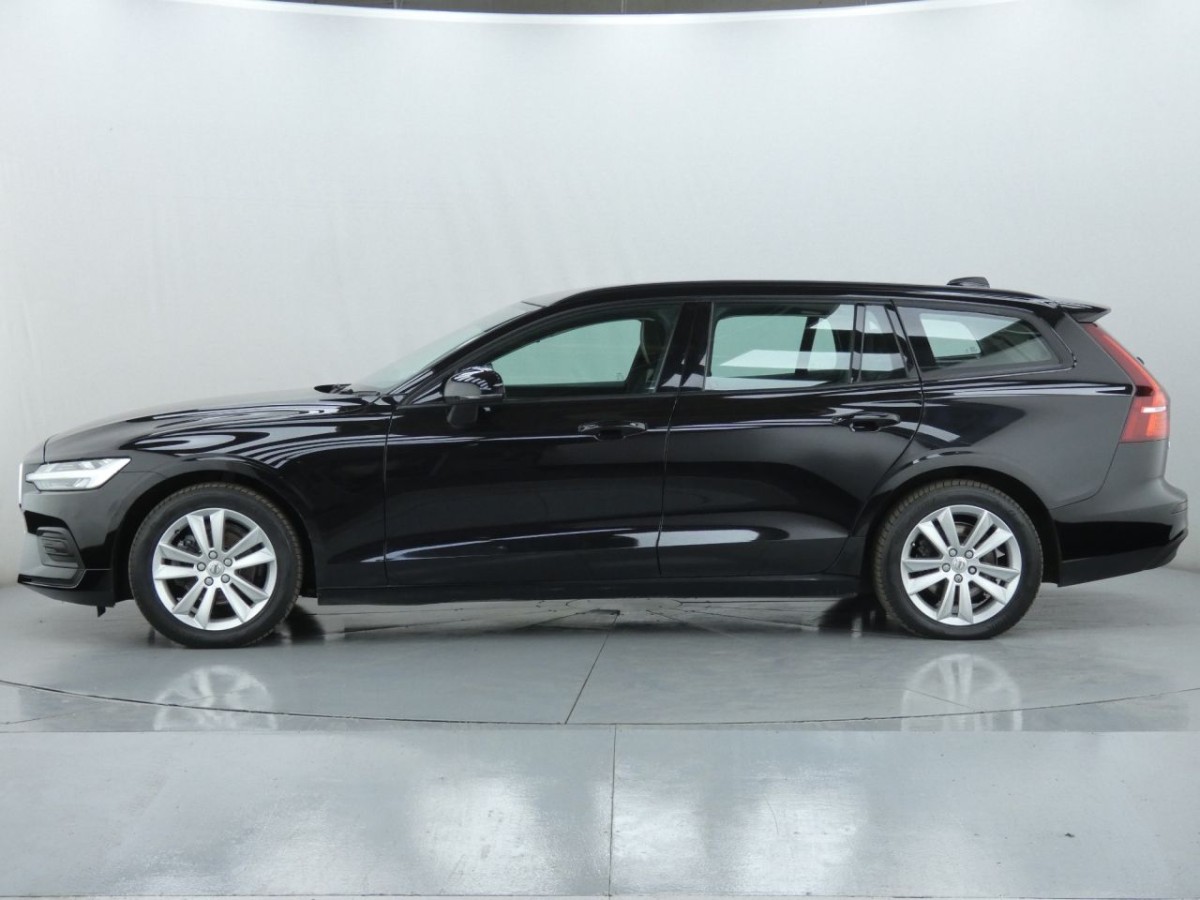 VOLVO V60 2.0 D3 MOMENTUM 5D 148 BHP - 2019 - £14,990