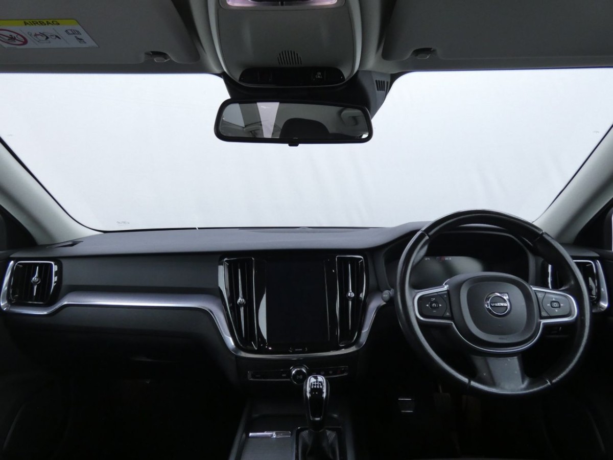 VOLVO V60 2.0 D3 MOMENTUM 5D 148 BHP - 2019 - £14,990