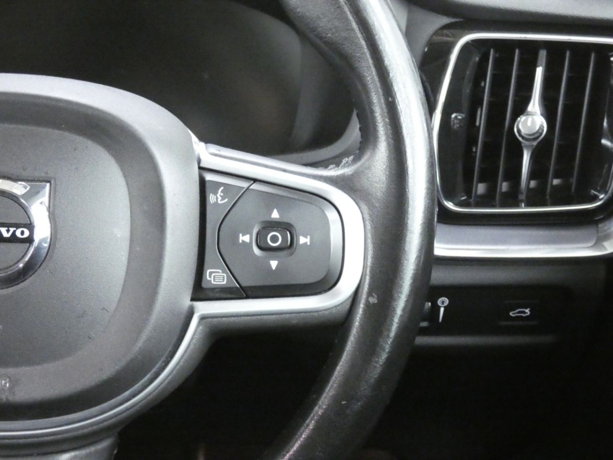 VOLVO V60 2.0 D3 MOMENTUM 5D 148 BHP - 2019 - £14,990