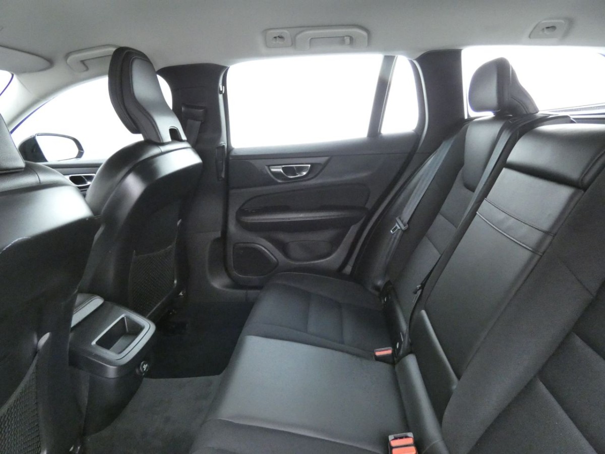 VOLVO V60 2.0 D3 MOMENTUM 5D 148 BHP - 2019 - £14,990