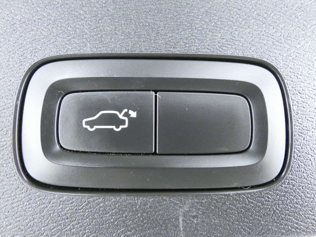 VOLVO V60 2.0 D3 MOMENTUM 5D 148 BHP - 2019 - £14,990
