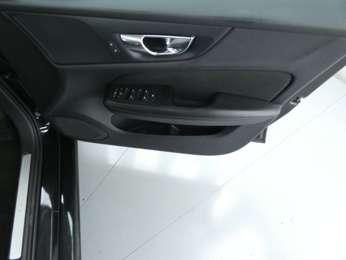 VOLVO V60 2.0 D3 MOMENTUM 5D 148 BHP - 2019 - £14,990
