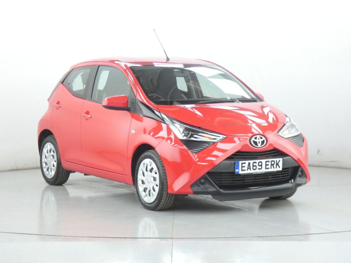 TOYOTA AYGO 1.0 VVT-I X-PLAY X-SHIFT 5D 69 BHP - 2019 - £10,990
