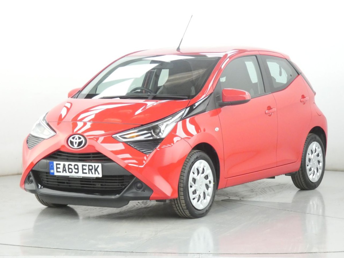 TOYOTA AYGO 1.0 VVT-I X-PLAY X-SHIFT 5D 69 BHP - 2019 - £10,990