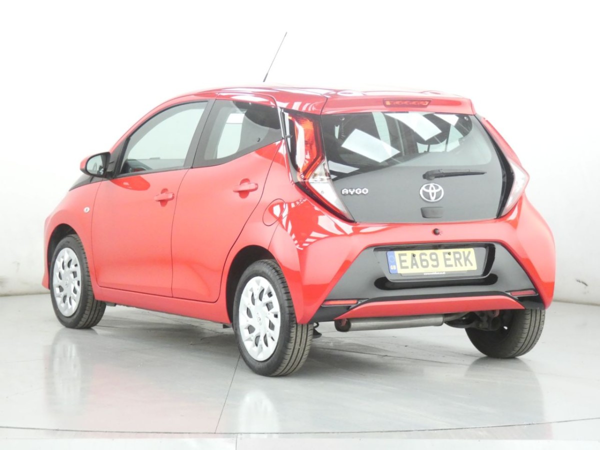 TOYOTA AYGO 1.0 VVT-I X-PLAY X-SHIFT 5D 69 BHP - 2019 - £10,990