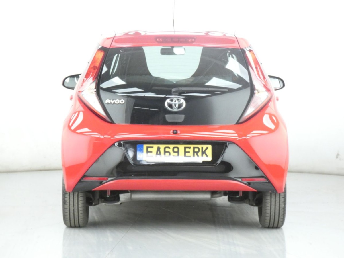 TOYOTA AYGO 1.0 VVT-I X-PLAY X-SHIFT 5D 69 BHP - 2019 - £10,990