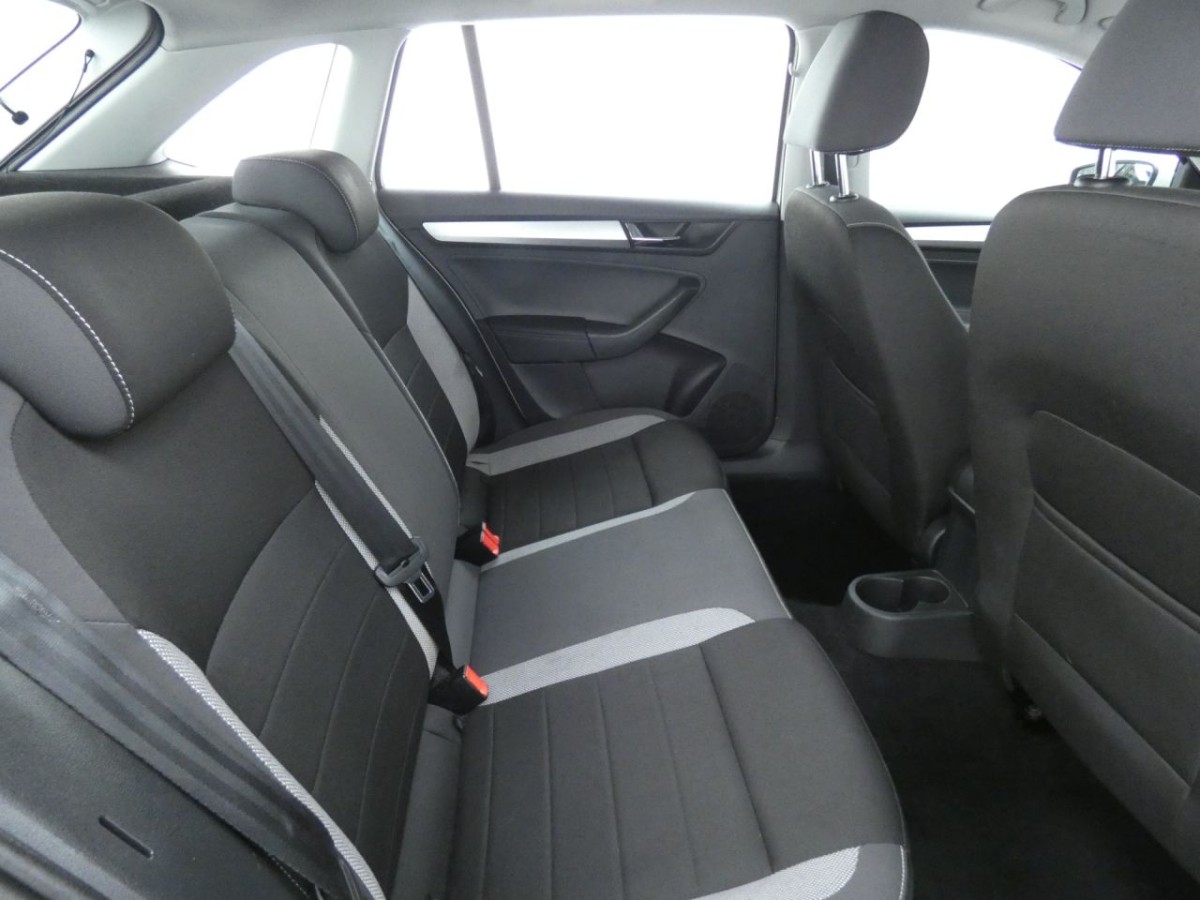 SKODA RAPID 1.0 SPACEBACK SE TECH TSI 5D 109 BHP - 2018 - £6,490
