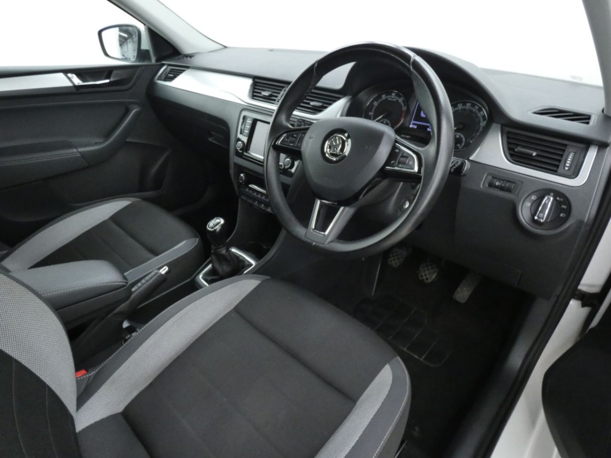 SKODA RAPID 1.0 SPACEBACK SE TECH TSI 5D 109 BHP - 2018 - £6,490