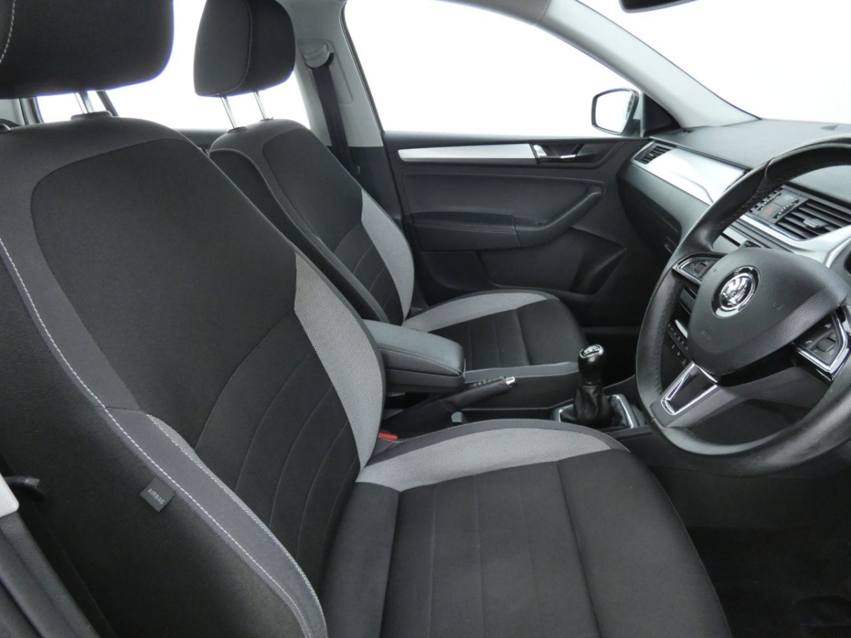 SKODA RAPID 1.0 SPACEBACK SE TECH TSI 5D 109 BHP - 2018 - £6,490