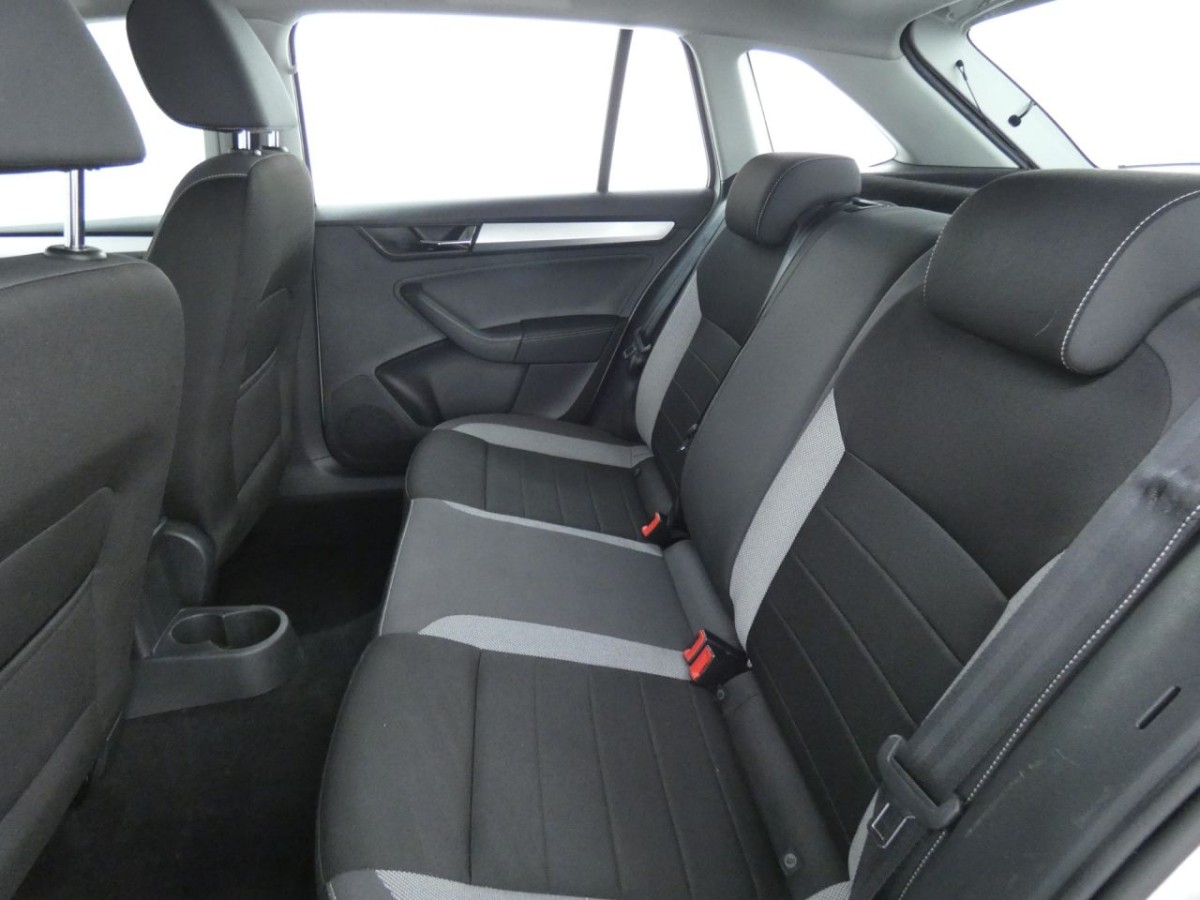 SKODA RAPID 1.0 SPACEBACK SE TECH TSI 5D 109 BHP - 2018 - £6,490