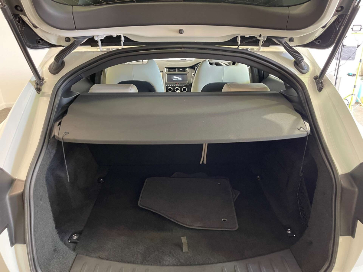 JAGUAR E-PACE 2019 (69) 2.0 D150 R-DYNAMIC S SUV 5DR DIESEL MANUAL EURO 6 (S/S) (150 PS) - 2019 - £15,000