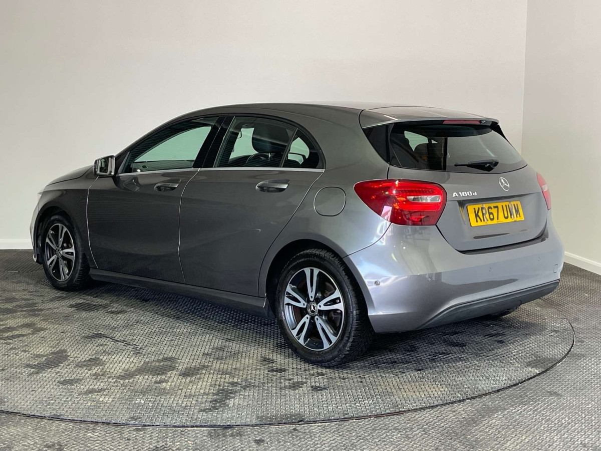 MERCEDES-BENZ A CLASS 2018 (67) 1.5 A180D SE (EXECUTIVE) HATCHBACK 5DR DIESEL MANUAL EURO 6 (S/S) (109 PS) - 2018 - £9,900