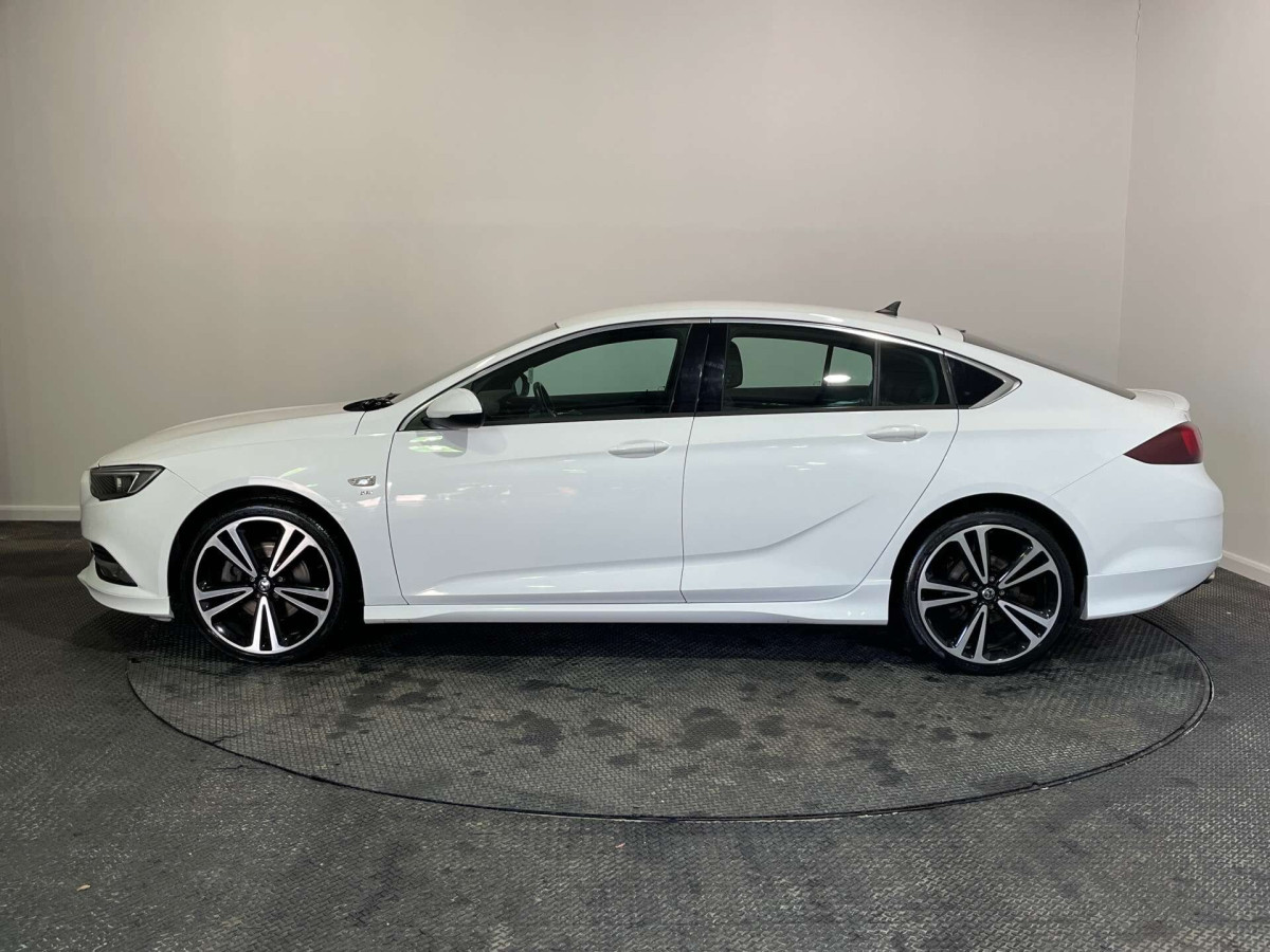 VAUXHALL INSIGNIA 2018 (68) 2.0 TURBO D BLUEINJECTION SRI VX LINE NAV GRAND SPORT 5DR DIESEL MANUAL EUR - 2018 - £11,000