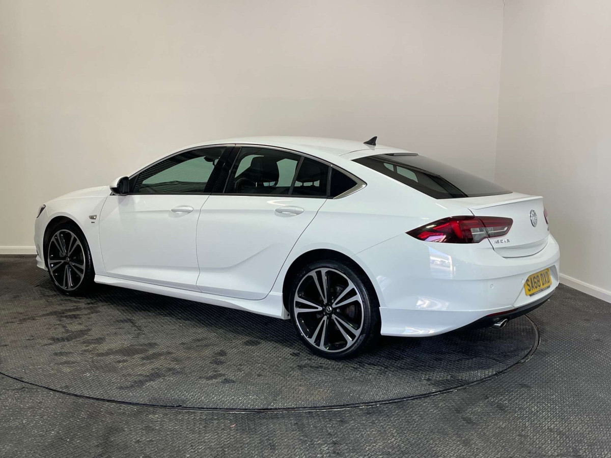 VAUXHALL INSIGNIA 2018 (68) 2.0 TURBO D BLUEINJECTION SRI VX LINE NAV GRAND SPORT 5DR DIESEL MANUAL EUR - 2018 - £11,000