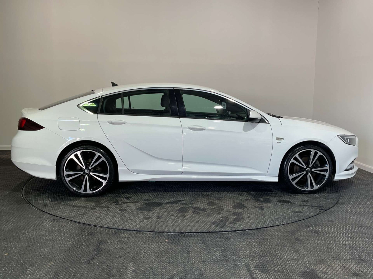 VAUXHALL INSIGNIA 2018 (68) 2.0 TURBO D BLUEINJECTION SRI VX LINE NAV GRAND SPORT 5DR DIESEL MANUAL EUR - 2018 - £11,000