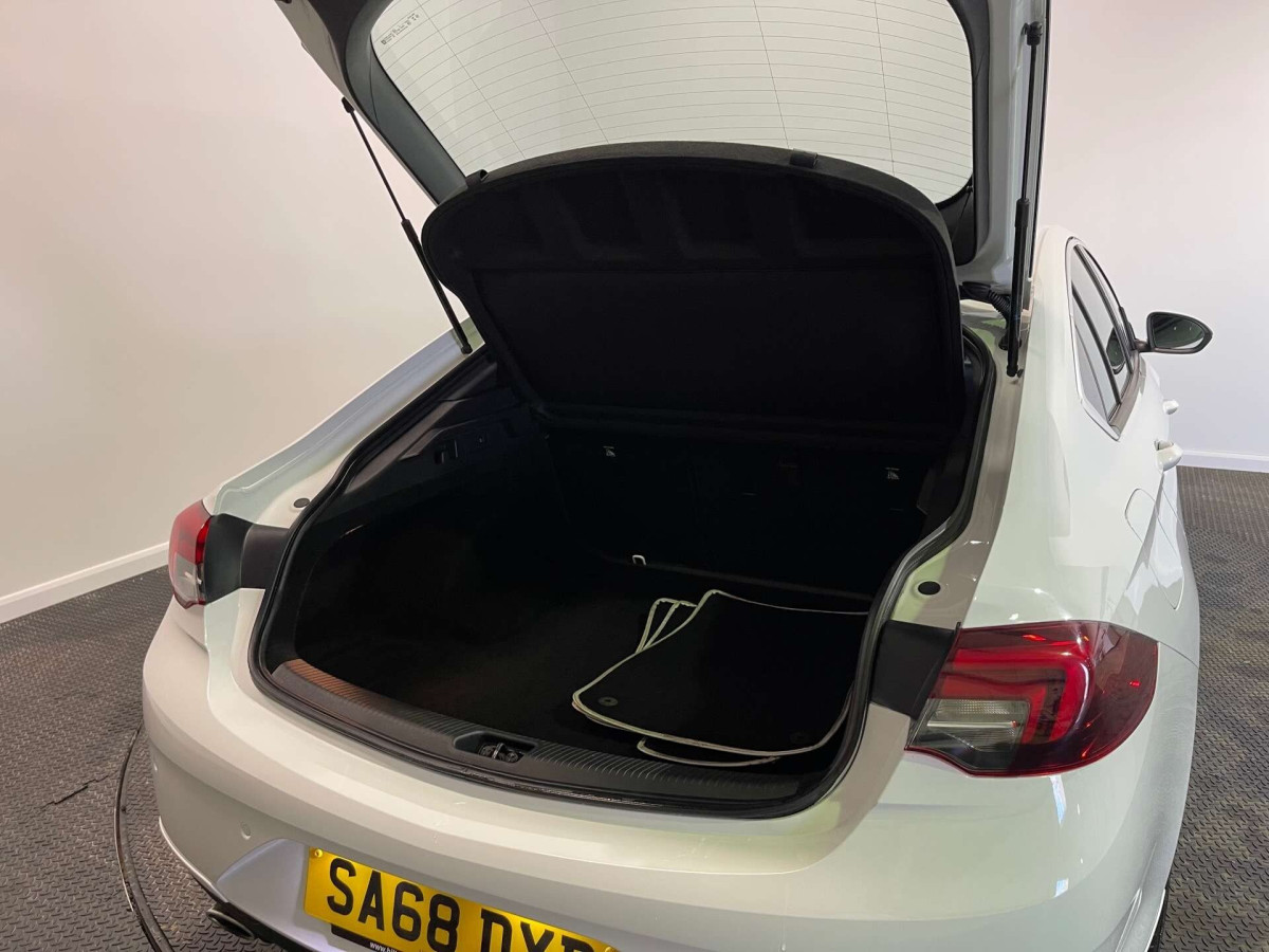 VAUXHALL INSIGNIA 2018 (68) 2.0 TURBO D BLUEINJECTION SRI VX LINE NAV GRAND SPORT 5DR DIESEL MANUAL EUR - 2018 - £11,000