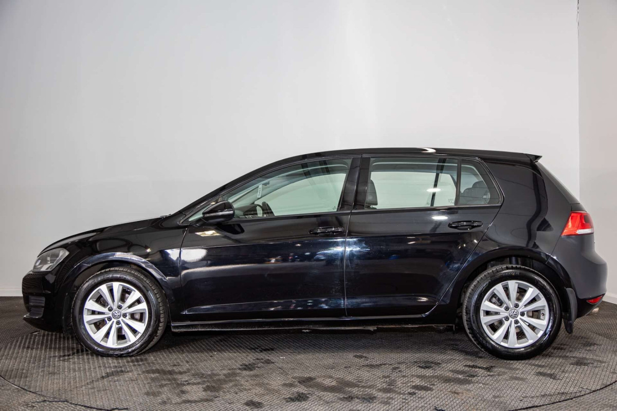 VOLKSWAGEN GOLF 2013 (13) 1.6 TDI BLUEMOTION TECH SE HATCHBACK 5DR DIESEL MANUAL EURO 5 (S/S) (105 PS - 2013 - £6,500