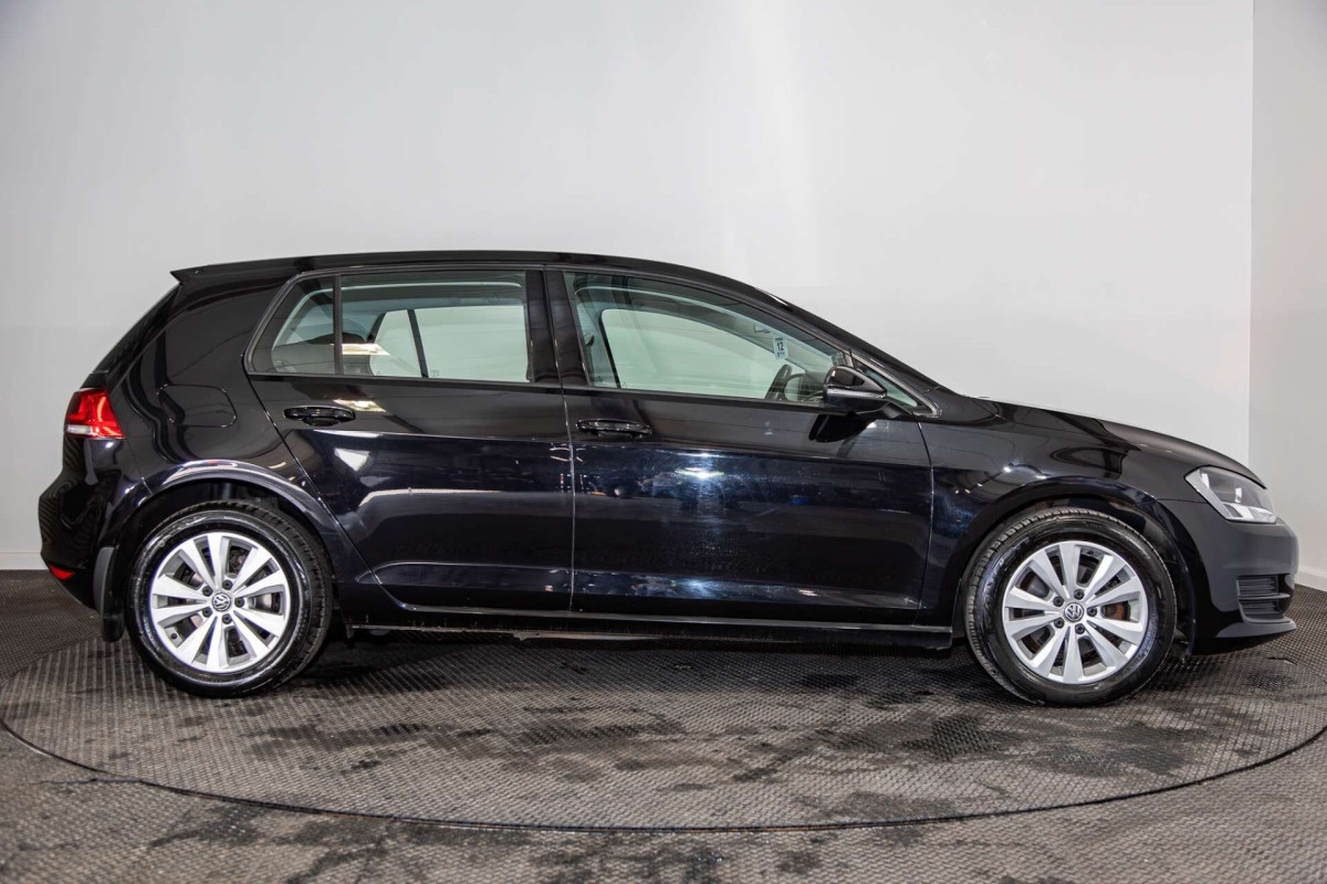 VOLKSWAGEN GOLF 2013 (13) 1.6 TDI BLUEMOTION TECH SE HATCHBACK 5DR DIESEL MANUAL EURO 5 (S/S) (105 PS - 2013 - £6,500