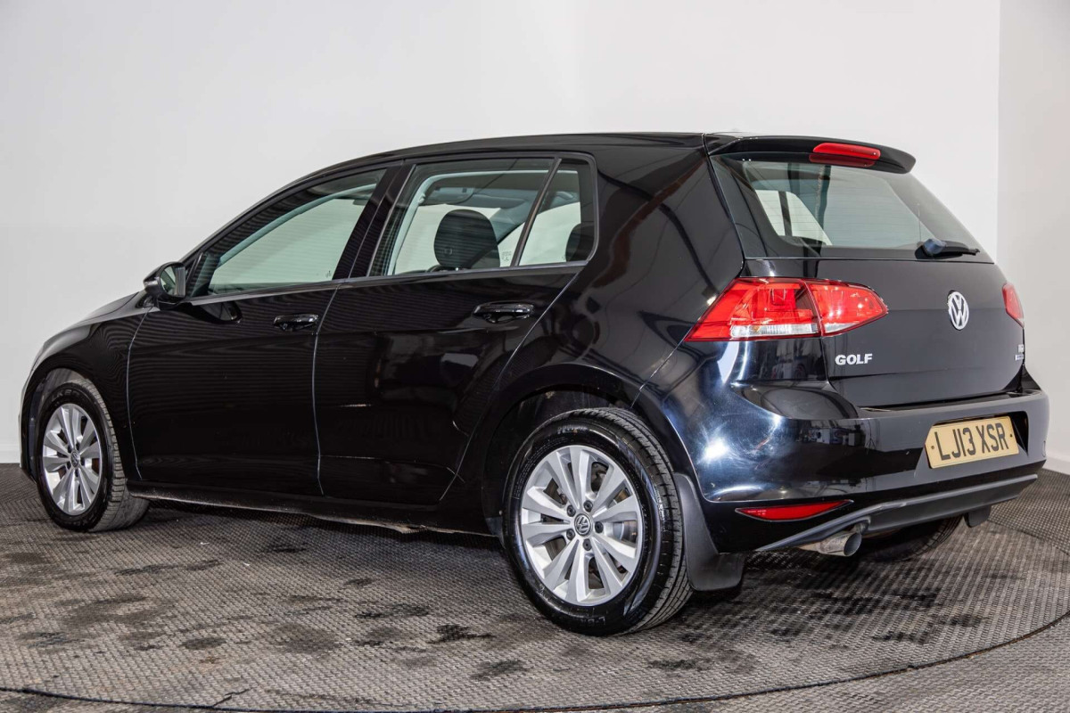 VOLKSWAGEN GOLF 2013 (13) 1.6 TDI BLUEMOTION TECH SE HATCHBACK 5DR DIESEL MANUAL EURO 5 (S/S) (105 PS - 2013 - £6,500