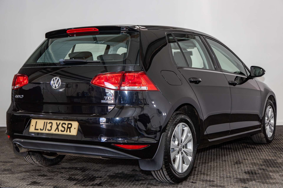 VOLKSWAGEN GOLF 2013 (13) 1.6 TDI BLUEMOTION TECH SE HATCHBACK 5DR DIESEL MANUAL EURO 5 (S/S) (105 PS - 2013 - £6,500