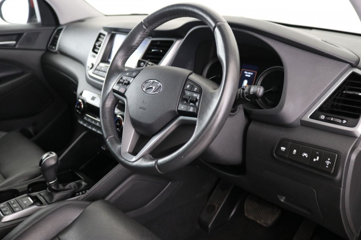 HYUNDAI TUCSON 1.7 CRDI PREMIUM SE BLUE DRIVE 5D 139 BHP - 2017 - £21,600