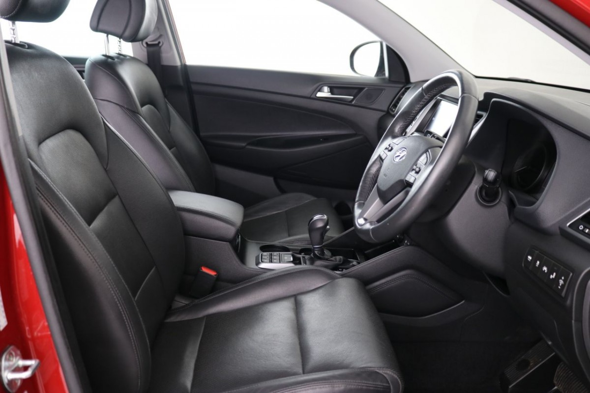 HYUNDAI TUCSON 1.7 CRDI PREMIUM SE BLUE DRIVE 5D 139 BHP - 2017 - £21,600