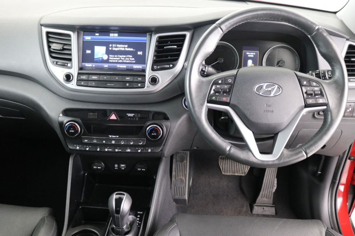 HYUNDAI TUCSON 1.7 CRDI PREMIUM SE BLUE DRIVE 5D 139 BHP - 2017 - £21,600