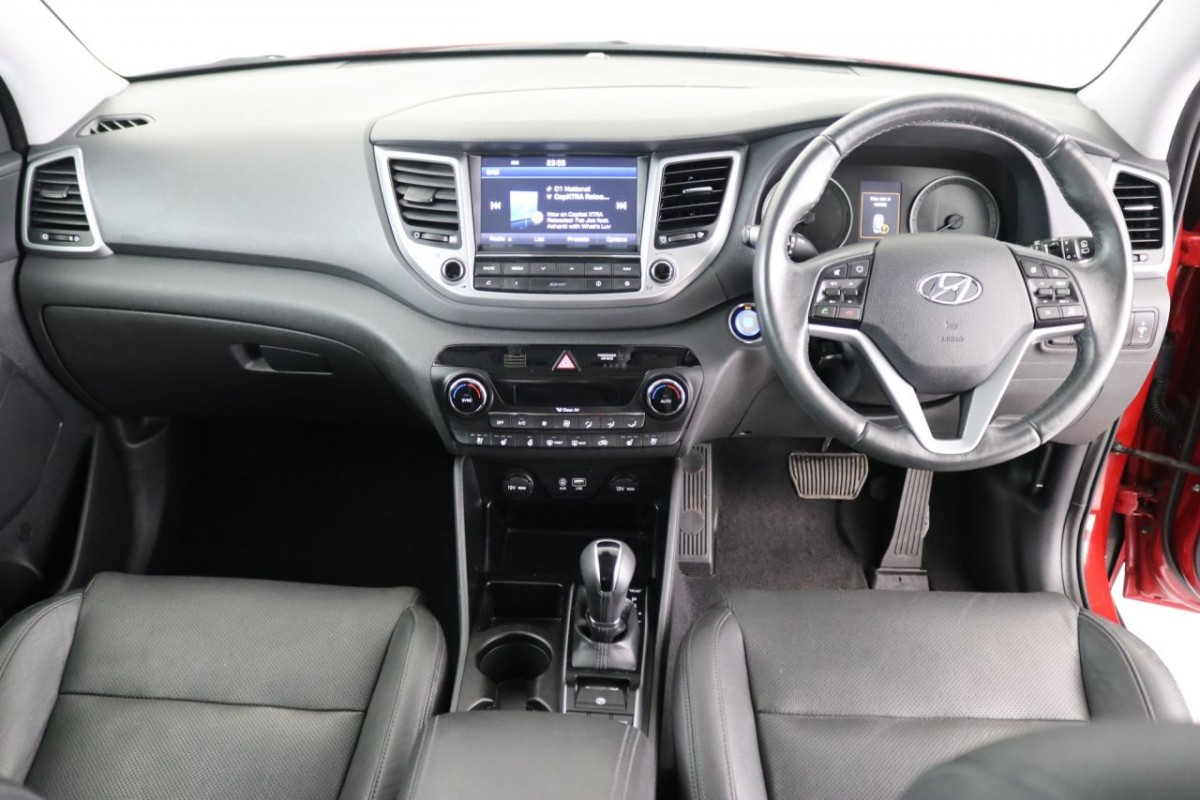 HYUNDAI TUCSON 1.7 CRDI PREMIUM SE BLUE DRIVE 5D 139 BHP - 2017 - £21,600