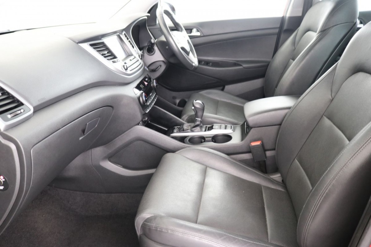 HYUNDAI TUCSON 1.7 CRDI PREMIUM SE BLUE DRIVE 5D 139 BHP - 2017 - £21,600