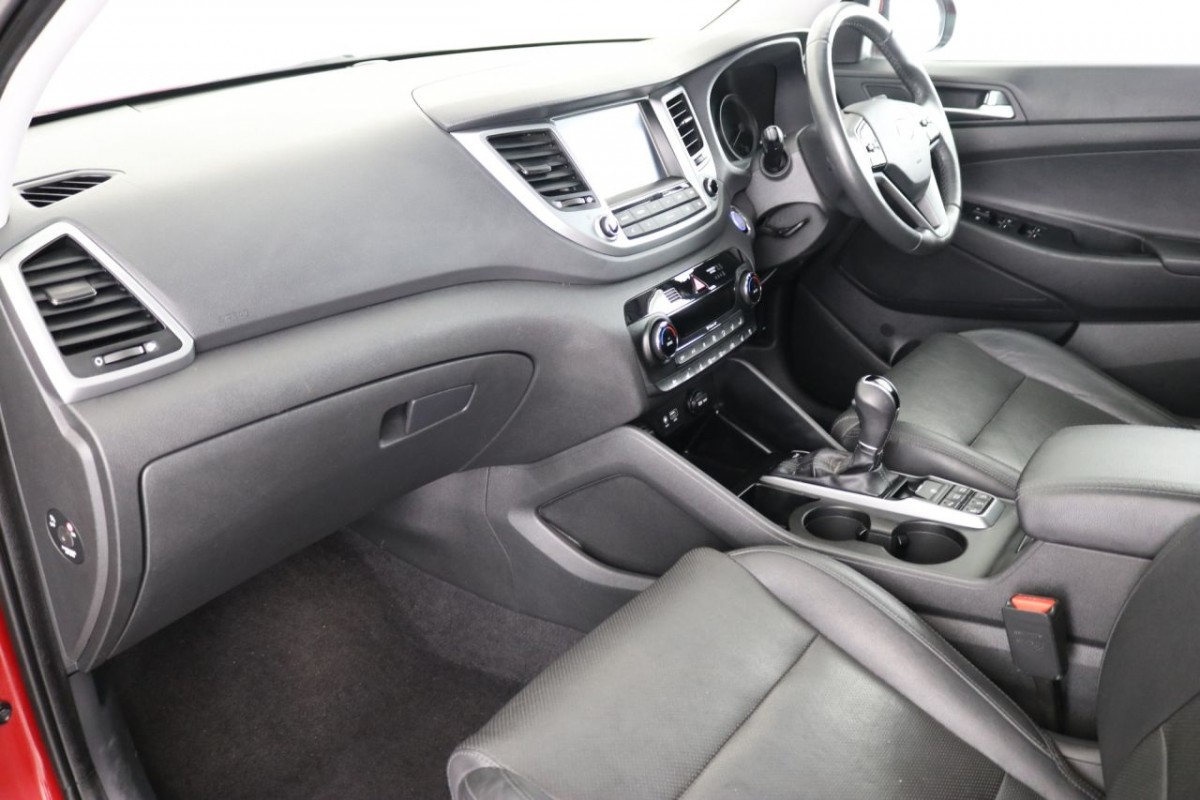 HYUNDAI TUCSON 1.7 CRDI PREMIUM SE BLUE DRIVE 5D 139 BHP - 2017 - £21,600