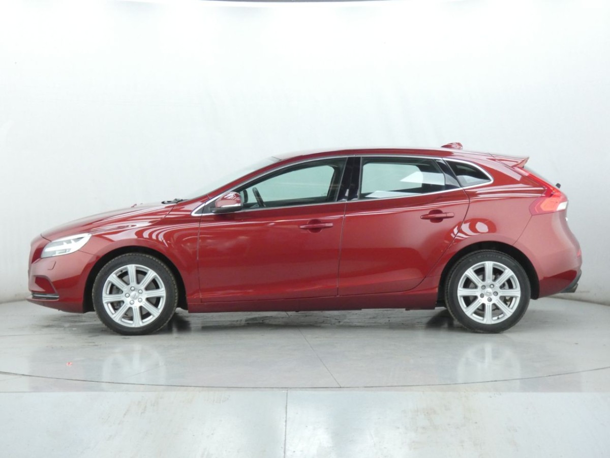 VOLVO V40 1.5 T3 INSCRIPTION 5D 150 BHP - 2018 - £11,990