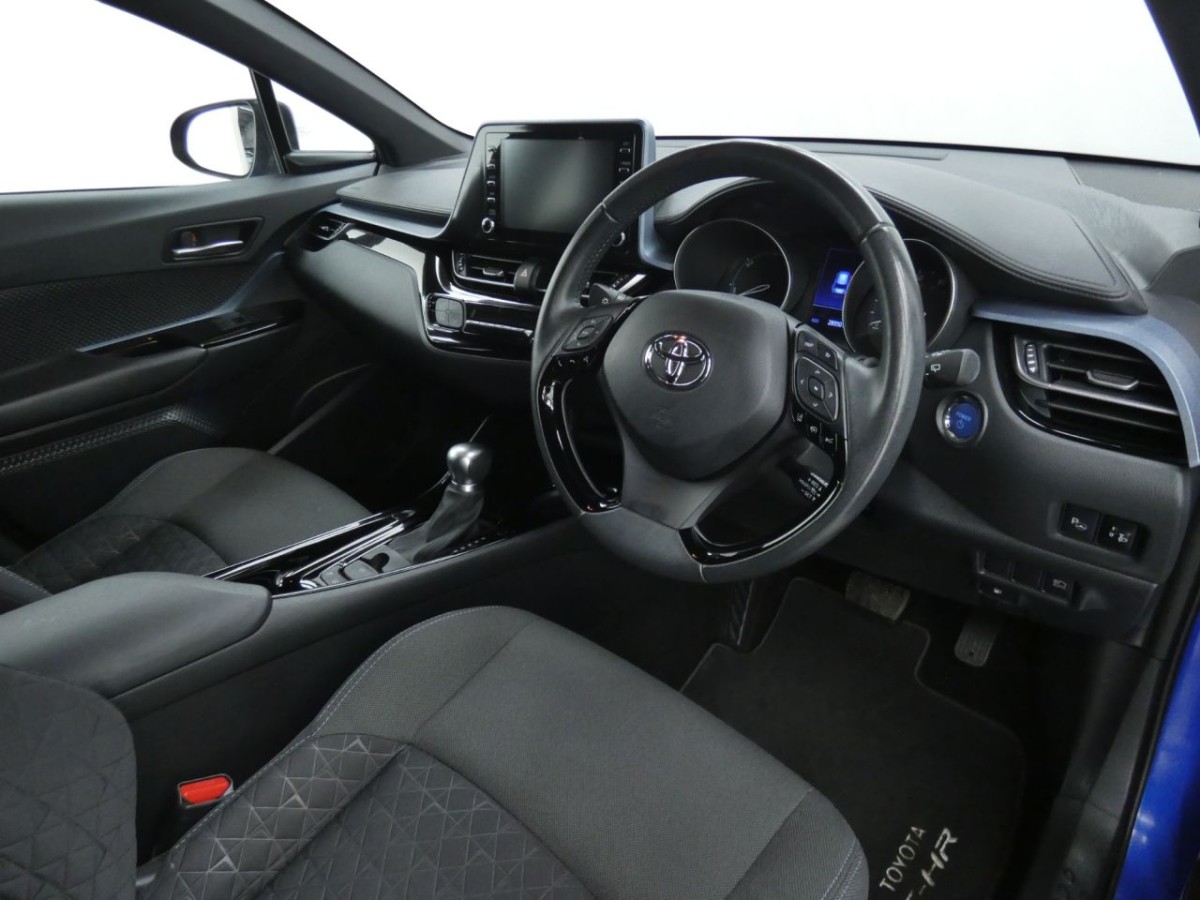 TOYOTA CHR 1.8 DESIGN 5D 121 BHP - 2021 - £17,400