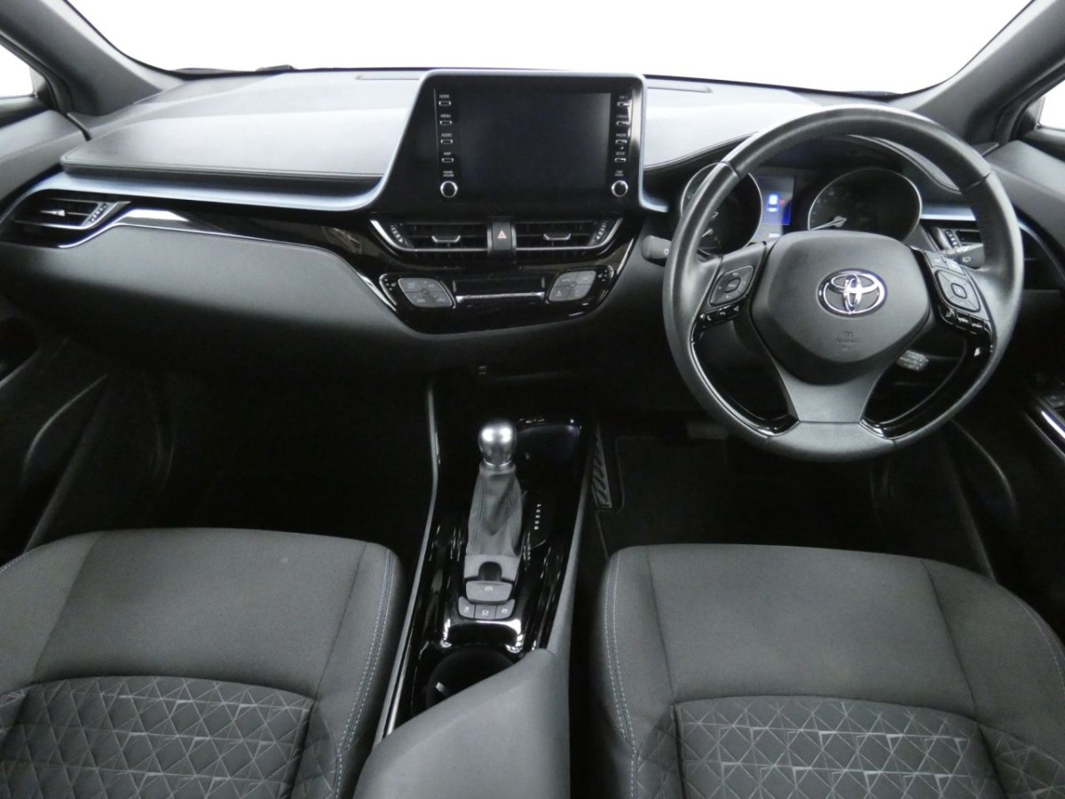 TOYOTA CHR 1.8 DESIGN 5D 121 BHP - 2021 - £17,400