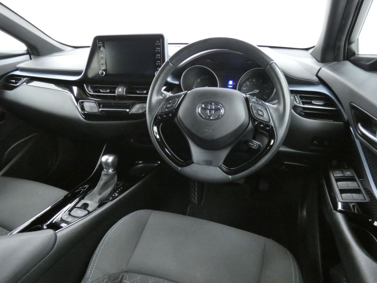 TOYOTA CHR 1.8 DESIGN 5D 121 BHP - 2021 - £17,400