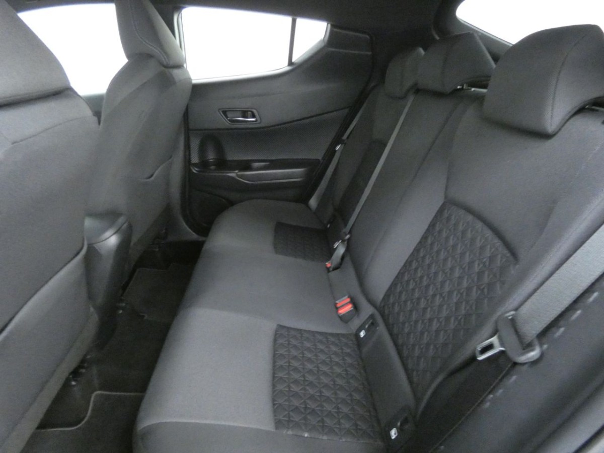 TOYOTA CHR 1.8 DESIGN 5D 121 BHP - 2021 - £17,400