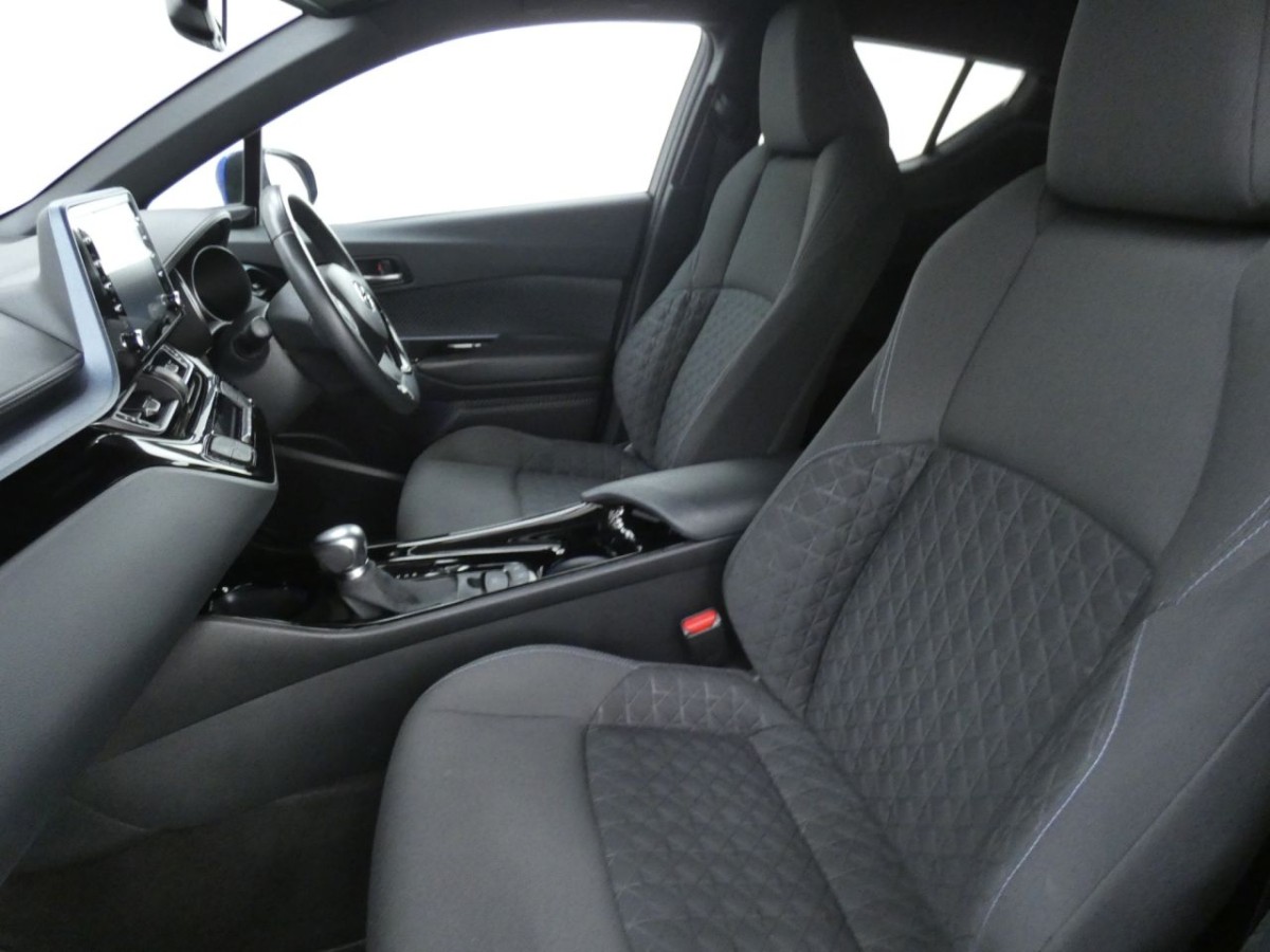 TOYOTA CHR 1.8 DESIGN 5D 121 BHP - 2021 - £17,400