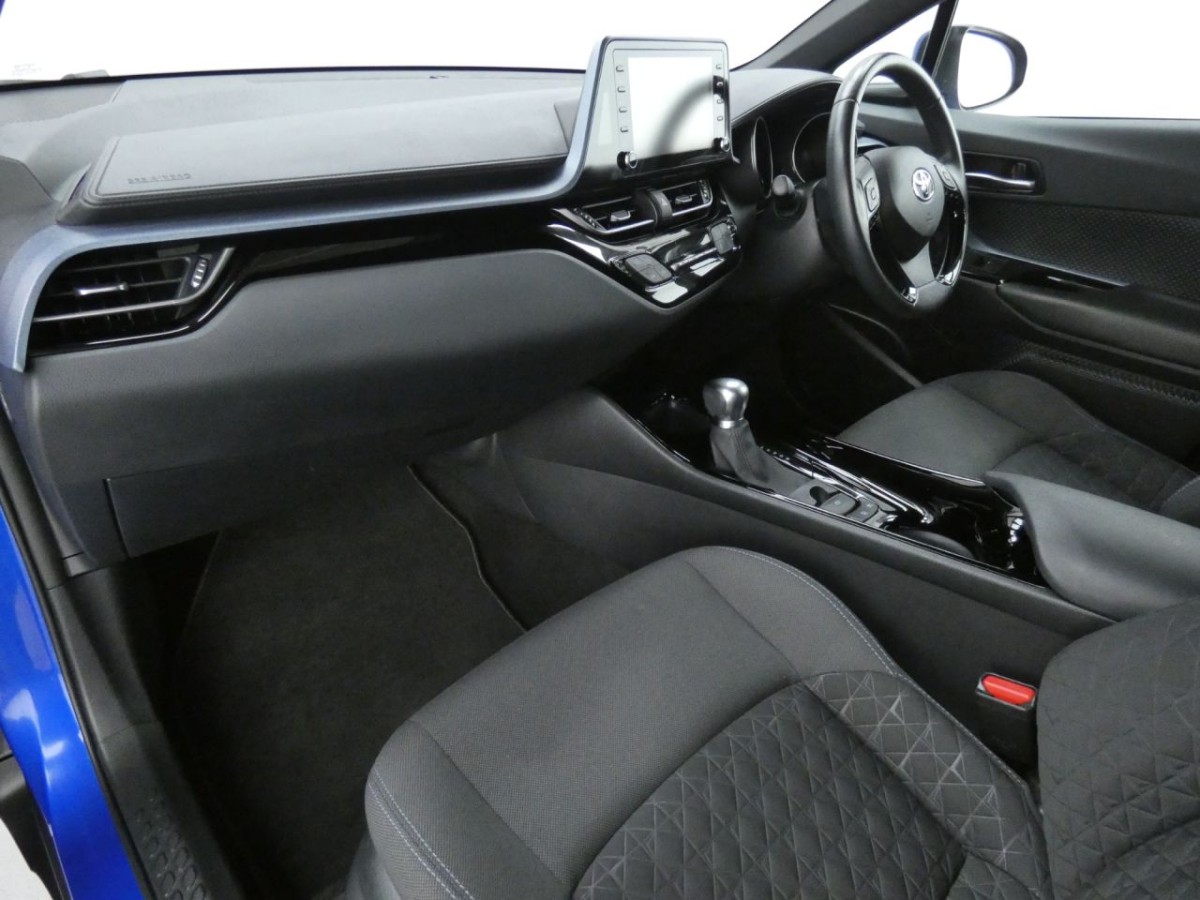 TOYOTA CHR 1.8 DESIGN 5D 121 BHP - 2021 - £17,400