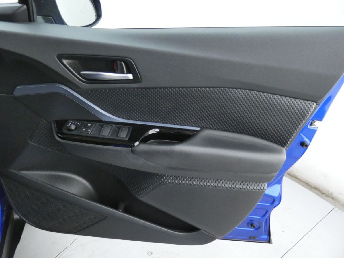TOYOTA CHR 1.8 DESIGN 5D 121 BHP - 2021 - £17,400