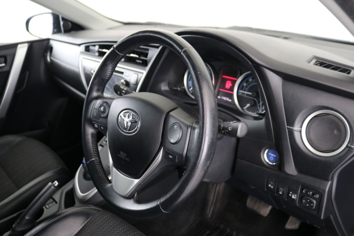 TOYOTA AURIS 1.8 VVT-I EXCEL 5D AUTO 98 BHP ESTATE - 2013 - £9,990