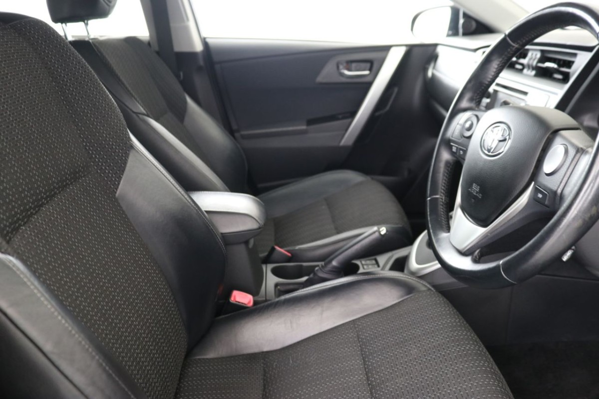 TOYOTA AURIS 1.8 VVT-I EXCEL 5D AUTO 98 BHP ESTATE - 2013 - £9,990