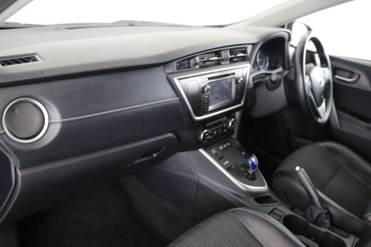 TOYOTA AURIS 1.8 VVT-I EXCEL 5D AUTO 98 BHP ESTATE - 2013 - £9,990