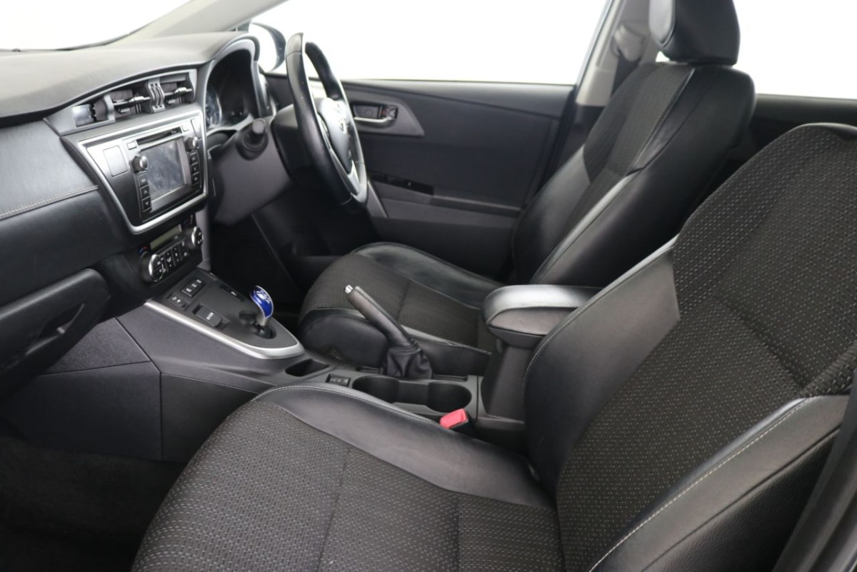 TOYOTA AURIS 1.8 VVT-I EXCEL 5D AUTO 98 BHP ESTATE - 2013 - £9,990