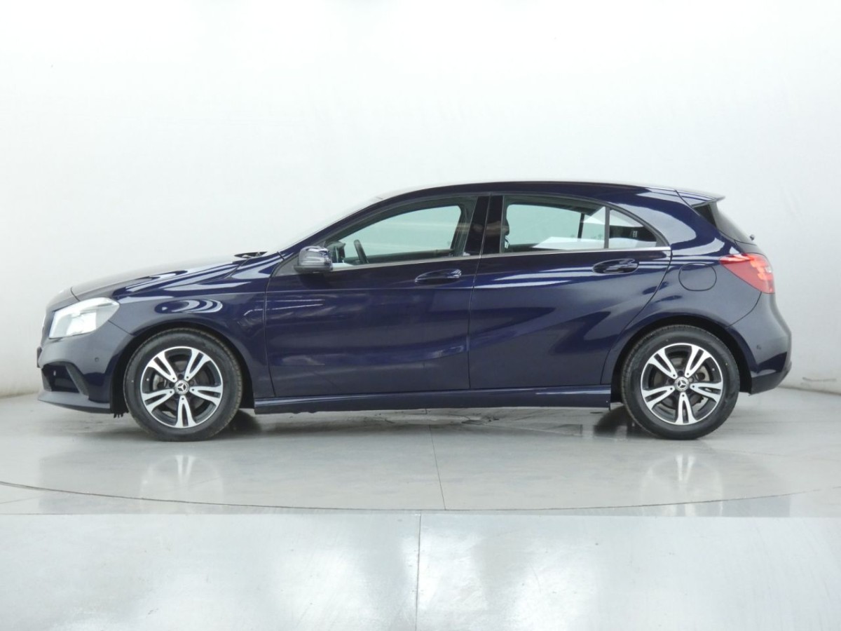 MERCEDES-BENZ A-CLASS 1.5 A 180 D SE EXECUTIVE 5D 107 BHP - 2017 - £14,990