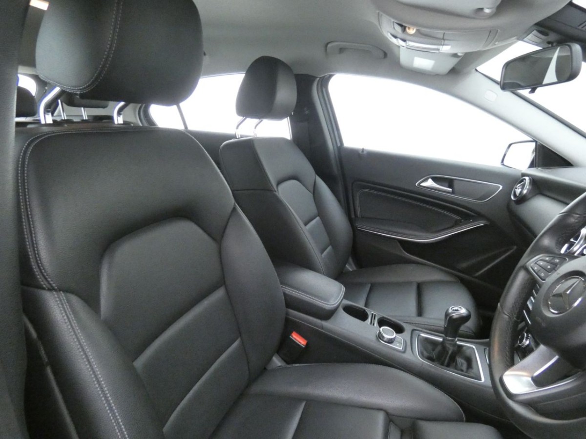MERCEDES-BENZ A-CLASS 1.5 A 180 D SE EXECUTIVE 5D 107 BHP - 2017 - £14,990