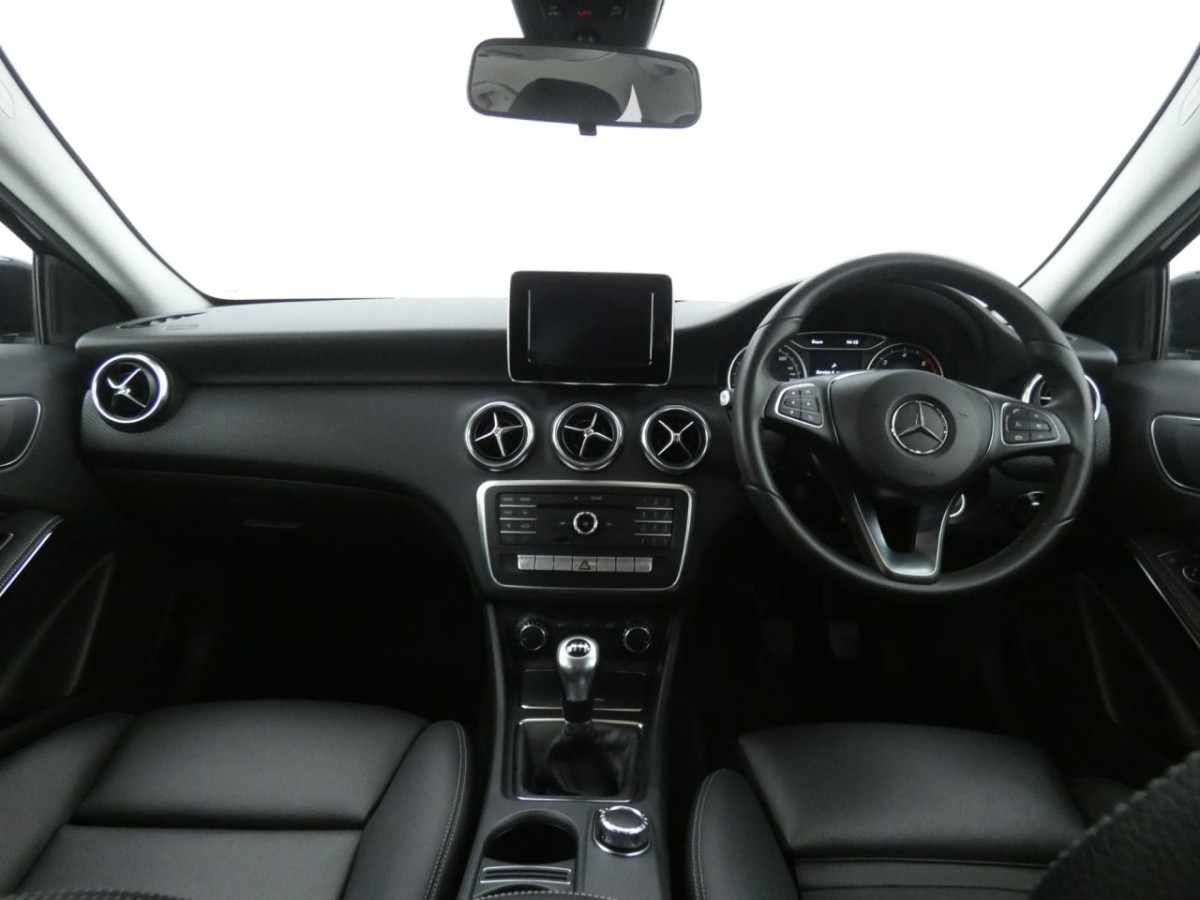 MERCEDES-BENZ A-CLASS 1.5 A 180 D SE EXECUTIVE 5D 107 BHP - 2017 - £14,990